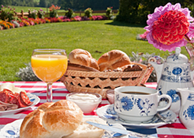Gutfelder Hof - Frühstücken mit unverbautem Blick auf die Berge