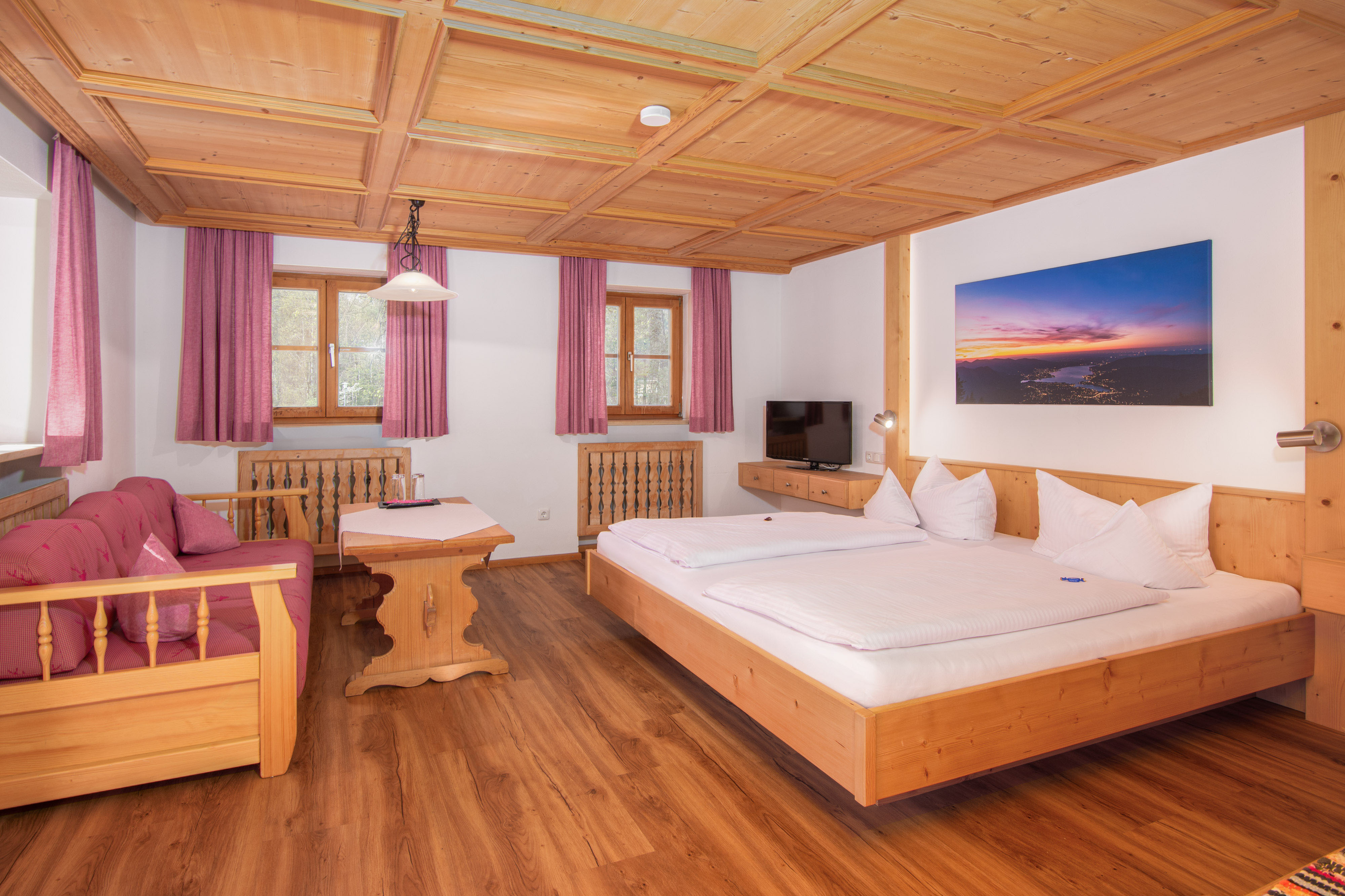 Doppelzimmer mit Balkon im Gästehaus in Rottach-Egern am Tegernsee