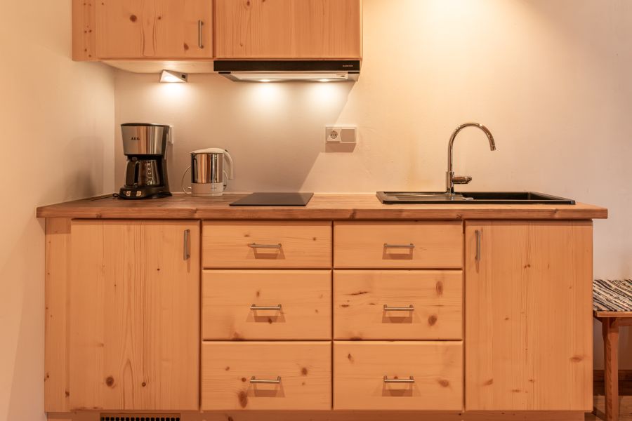 Küche im Doppelzimmer im Gästehaus in Rottach-Egern am Tegernsee