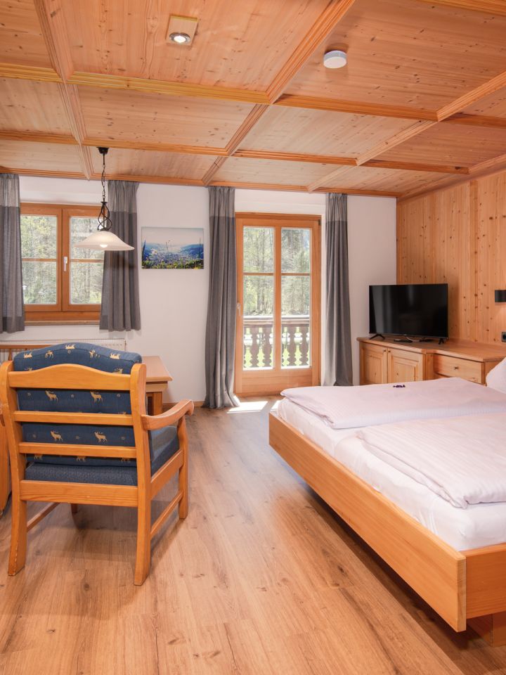 Doppelzimmer mit Küche im Gästehaus in Rottach-Egern am Tegernsee