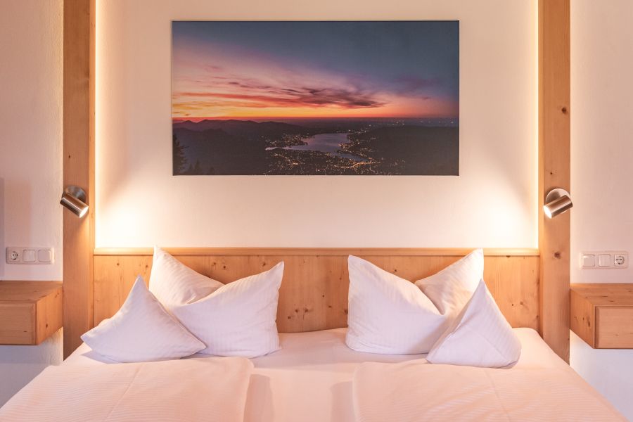 Doppelzimmer mit Balkon im Gästehaus in Rottach-Egern am Tegernsee