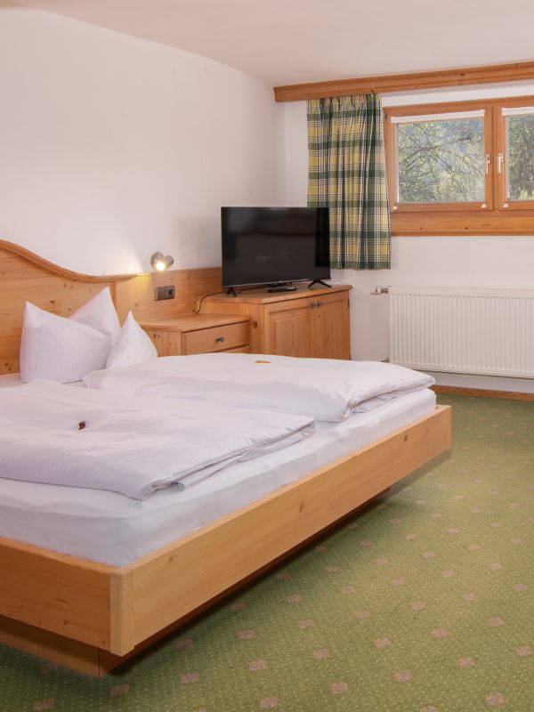 Doppelbett im Gästehaus in Rottach-Egern am Tegernsee