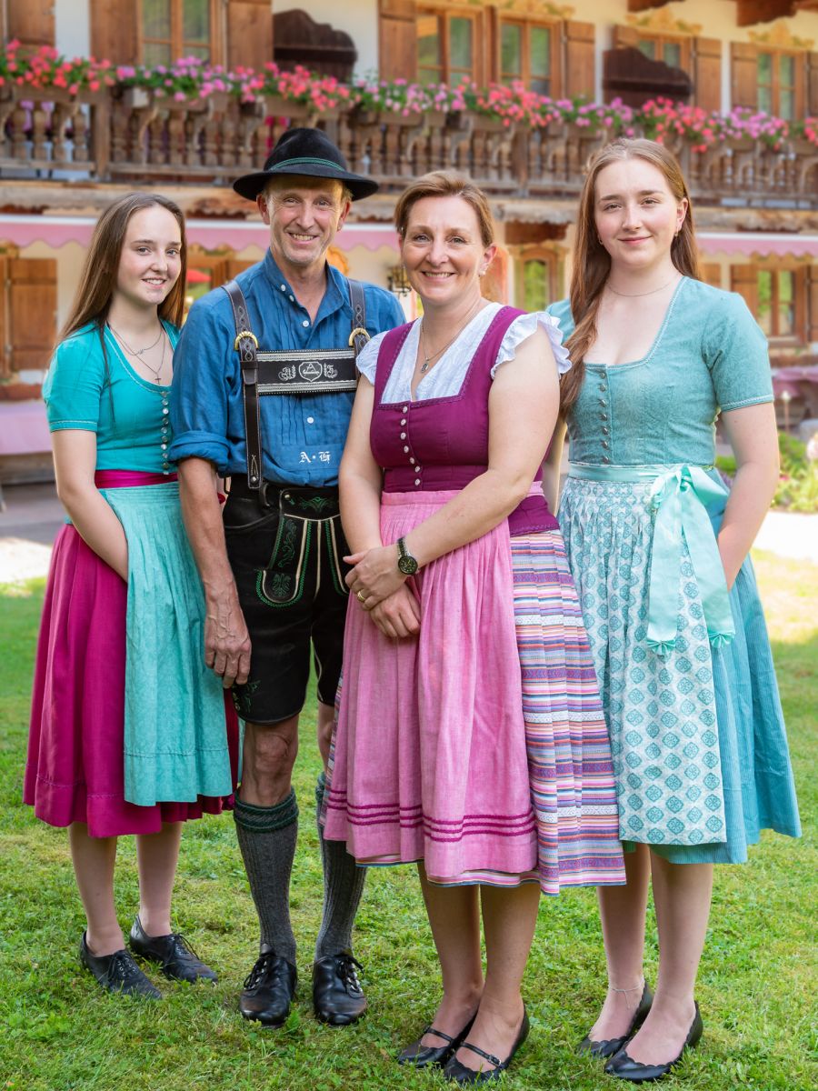 Alexander Hag, Vanessa Hagn, Fiona Hagn und Felicia Hagn vom Gutfelder Hof in Rottach Egern