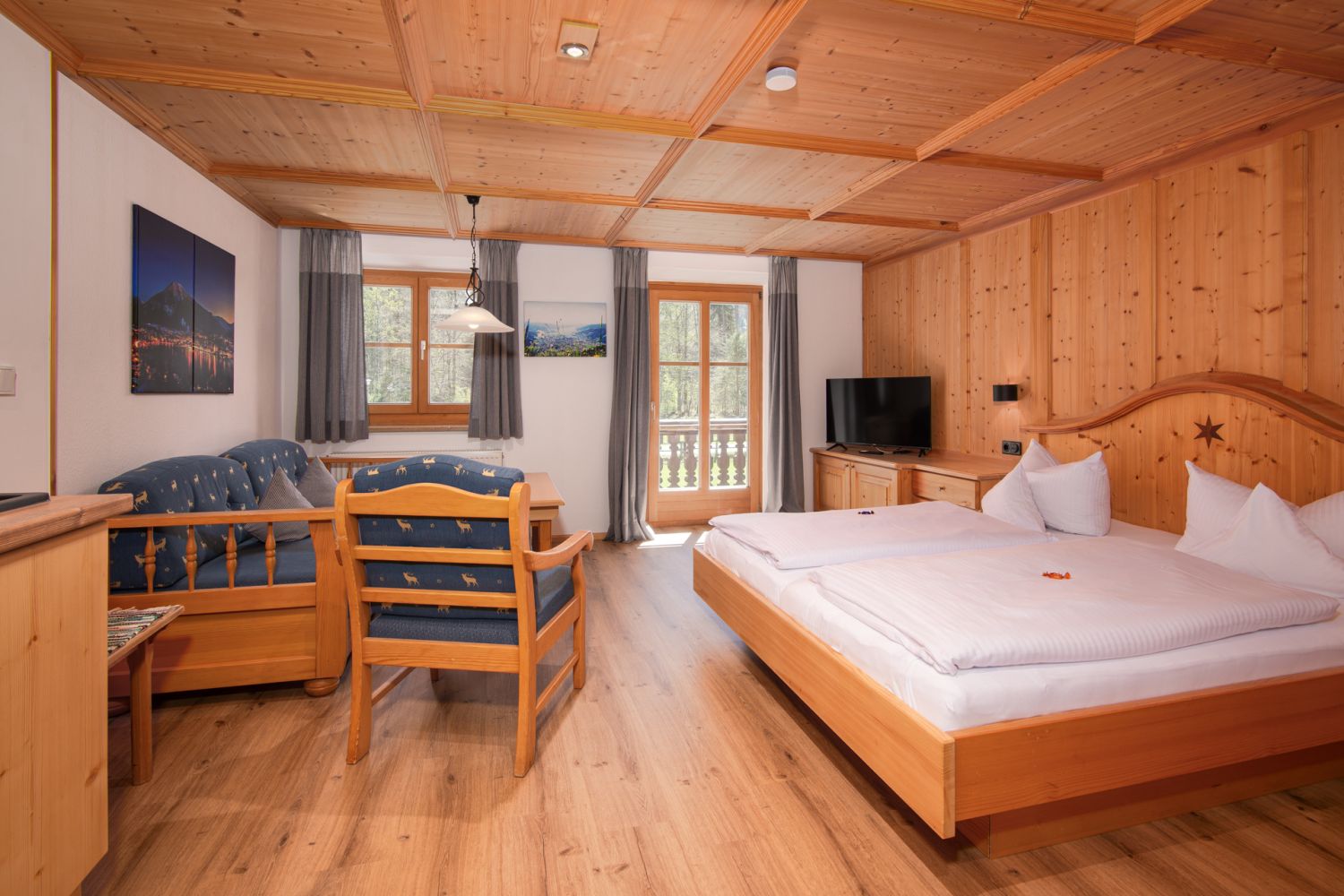Doppelzimmer mit Küche im Gästehaus in Rottach-Egern am Tegernsee