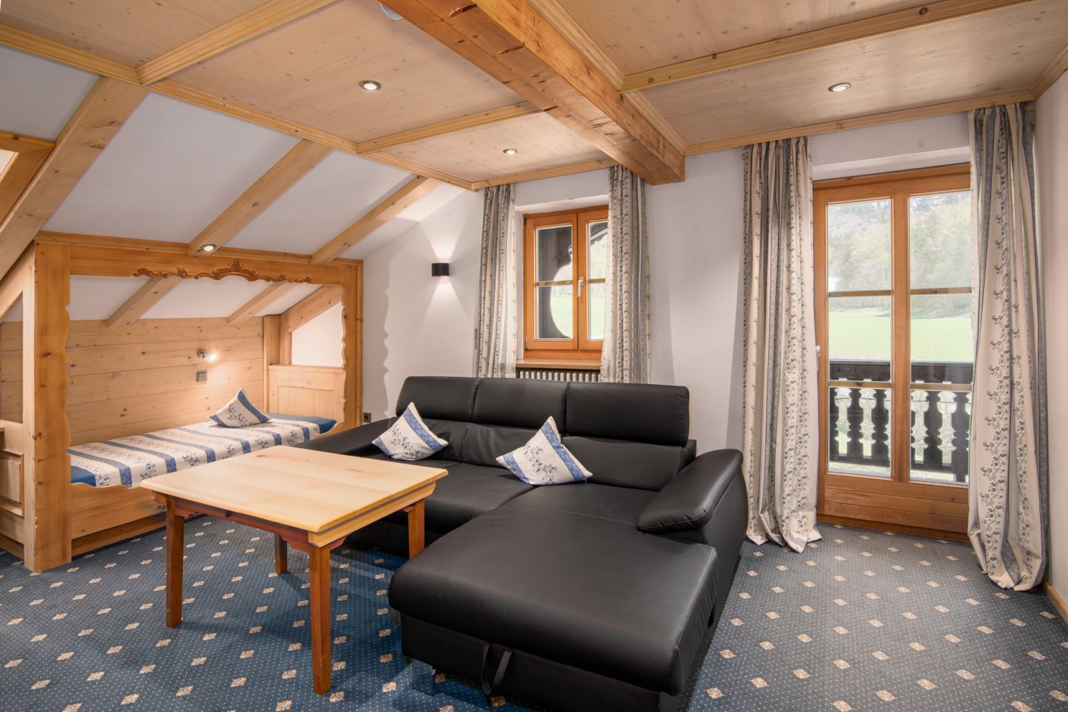 Wohnbereich Appartment mit Balkon in Rottach-Egern am Tegernsee